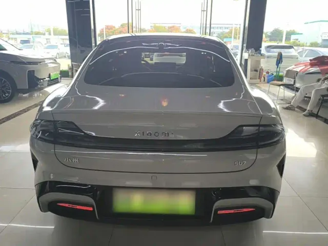 Xiaomi SU7 — Фото автомобиля 5