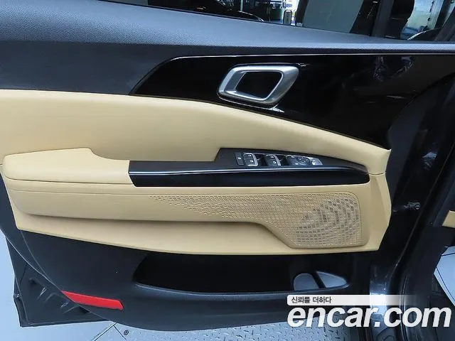 Kia Carnival Generation 4 — Фото автомобиля 9