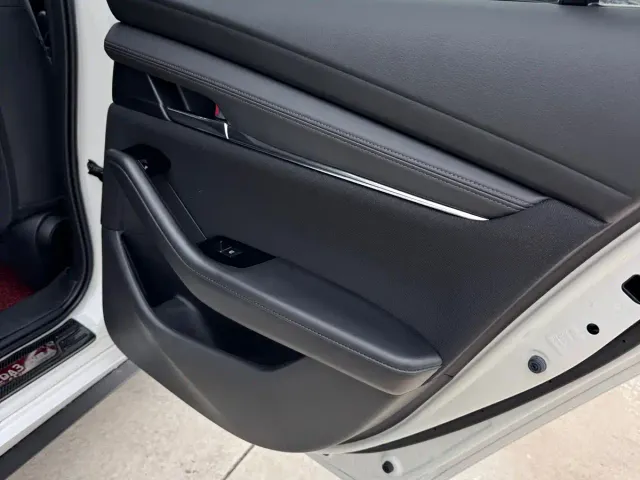 Mazda Axela — Фото автомобиля 15