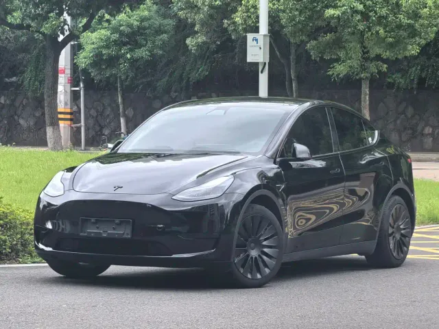 Фотография автомобиля — Tesla Model Y