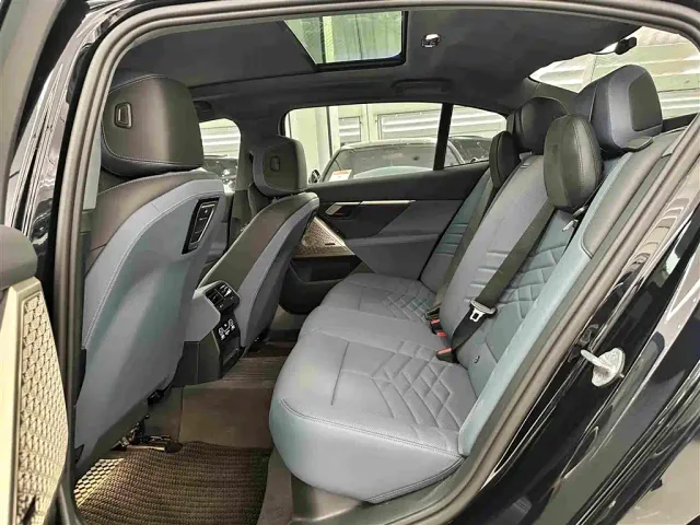 BMW 5 Series — Фото автомобиля 22