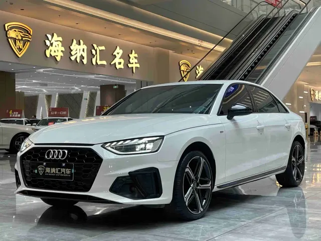 Фотография автомобиля — Audi A4L