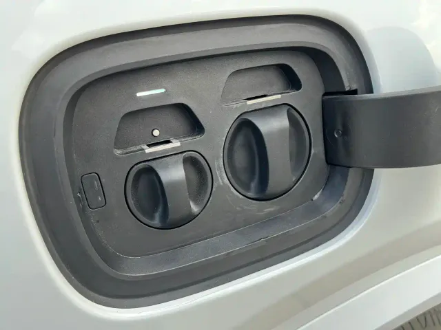 Li Auto L8 — Фото автомобиля 24