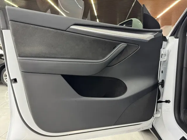 Tesla Model Y — Фото автомобиля 5
