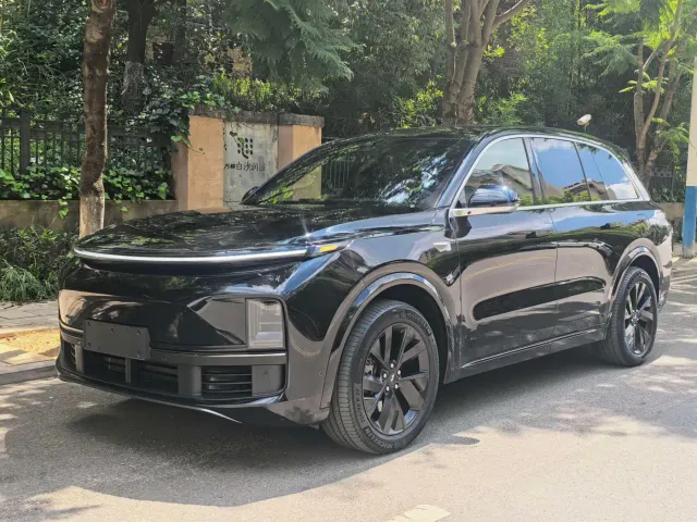 Li Auto L8 — Фото автомобиля 3