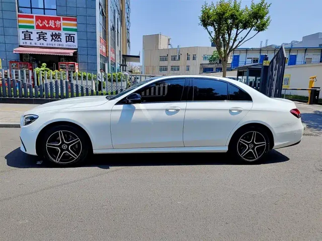 Mercedes-Benz E-Class — Фото автомобиля 3