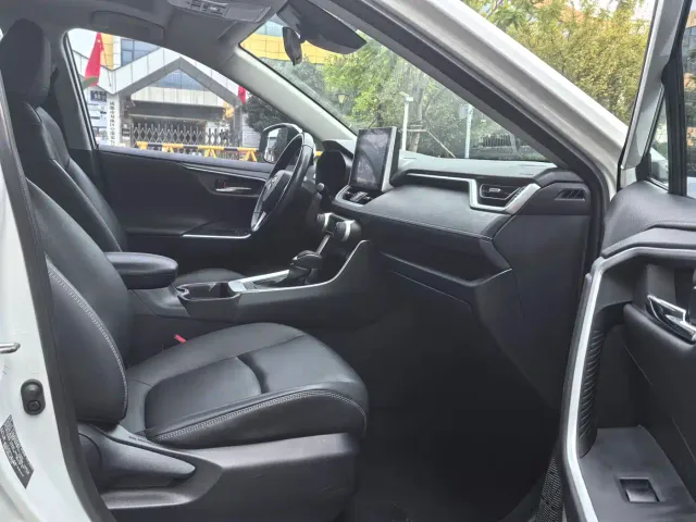 Toyota RAV4 — Фото автомобиля 13
