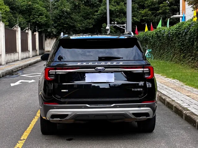 Ford Explorer — Фото автомобиля 9