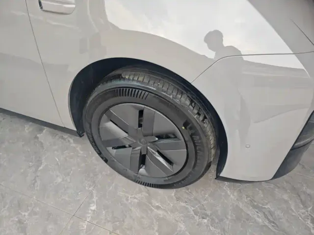 Li Auto MEGA — Фото автомобиля 22