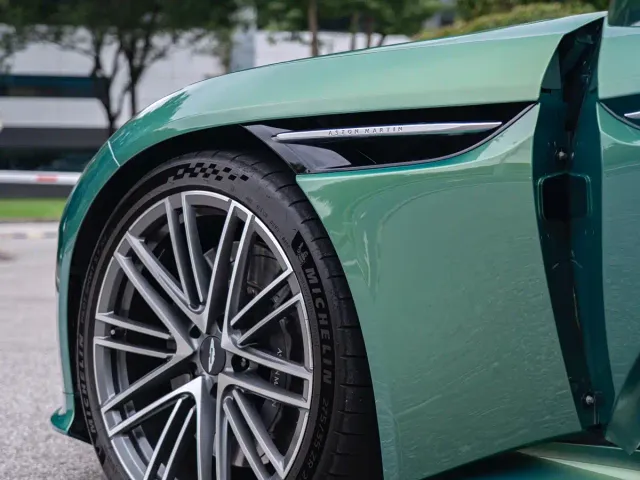 Aston Martin DB12 — Фото автомобиля 8