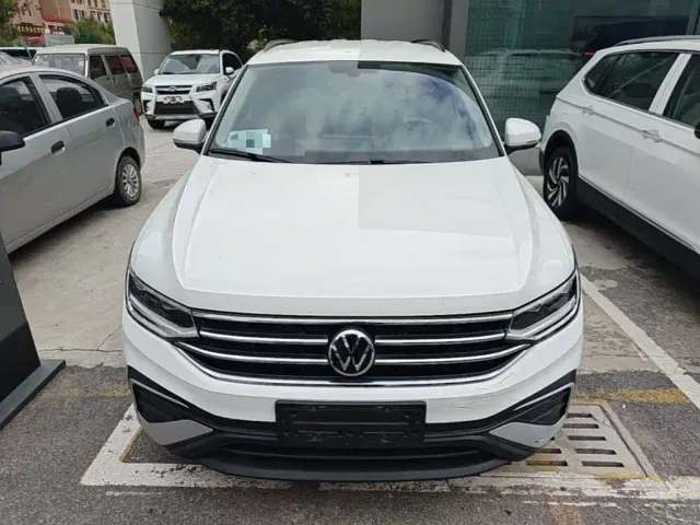 Volkswagen Tiguan L — Фото автомобиля 2