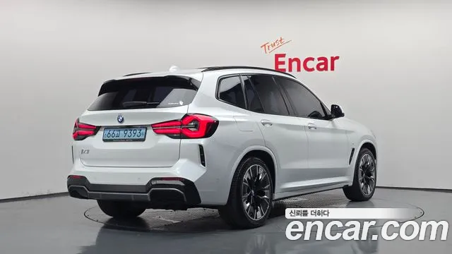 BMW iX3 — Фото автомобиля 2