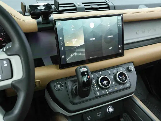 Land Rover Defender — Фото автомобиля 9