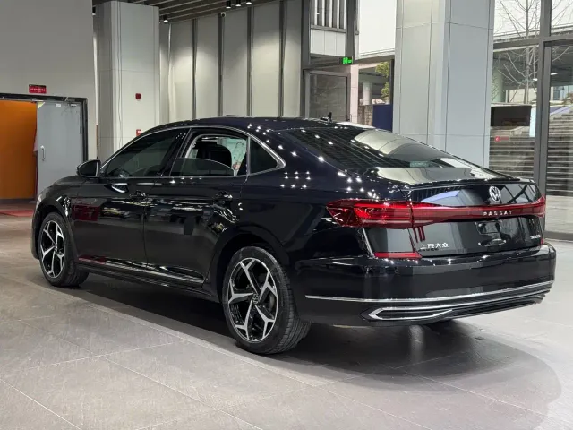 Volkswagen Passat — Фото автомобиля 7