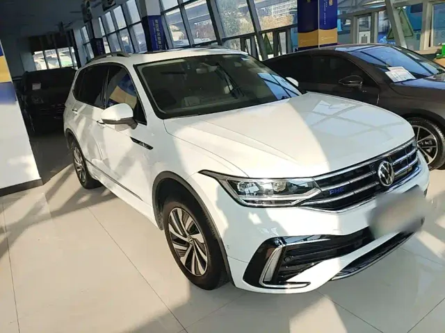 Volkswagen Tiguan L PHEV — Фото автомобиля 3