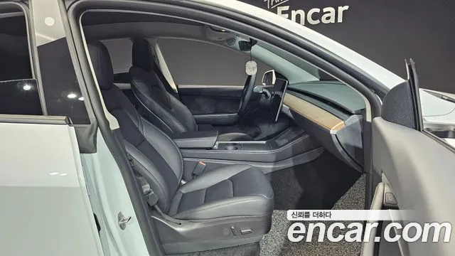 Tesla Model Y — Фото автомобиля 10