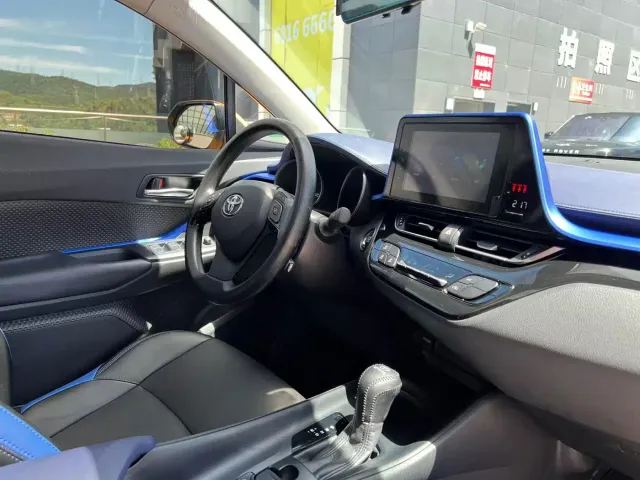 Toyota C-HR — Фото автомобиля 22