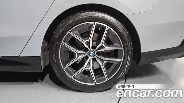 BMW 5 Series G60 — Фото автомобиля 20