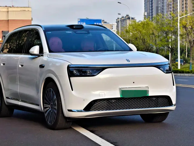 Aito M8 — Фото автомобиля 2