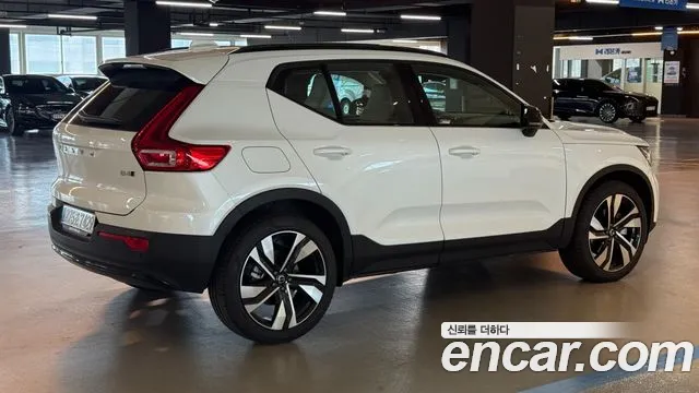Volvo XC40 — Фото автомобиля 5