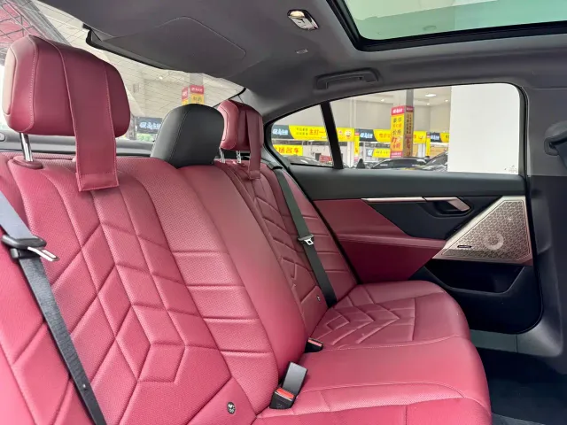 BMW 5 Series — Фото автомобиля 12