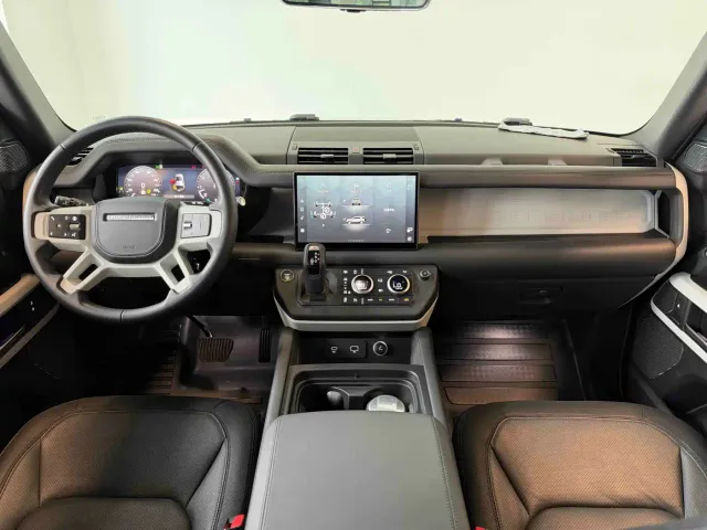 Land Rover Defender — Фото автомобиля 10