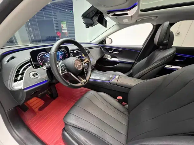Mercedes-Benz E-Class — Фото автомобиля 3