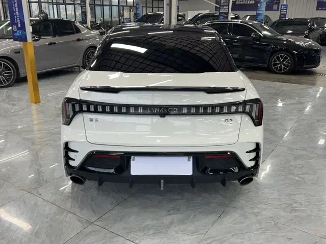 Lynk & Co 03 — Фото автомобиля 11