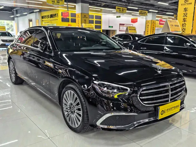 Mercedes-Benz E-Class — Фото автомобиля 3