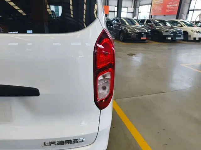 Wuling Hongguang — Фото автомобиля 7