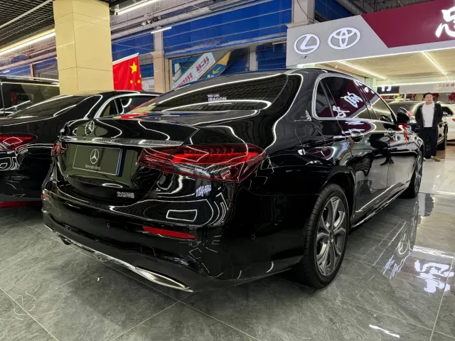 Mercedes-Benz E-Class — Фото автомобиля 6