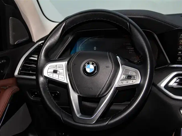 BMW X7 — Фото автомобиля 15