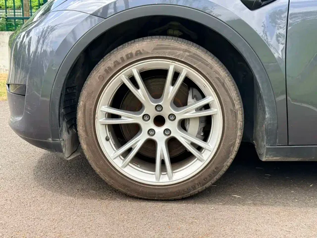 Tesla Model Y — Фото автомобиля 7
