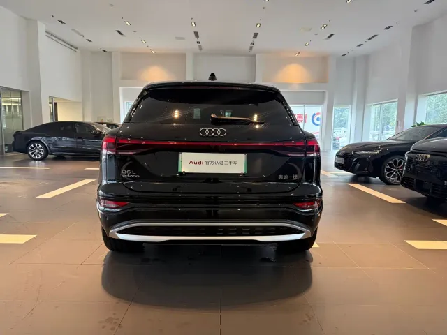 Audi Q6L e-tron — Фото автомобиля 6