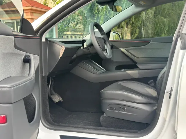 Tesla Model Y — Фото автомобиля 4
