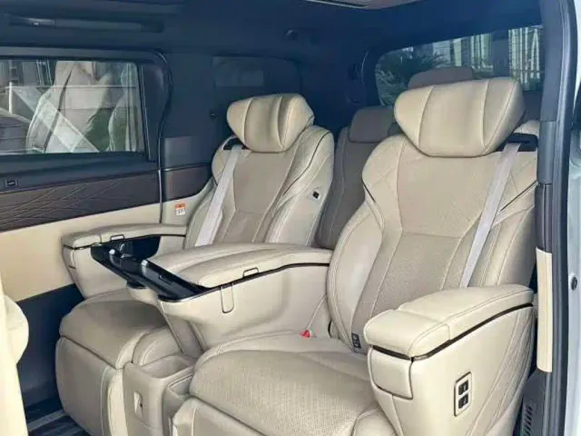 Toyota Alphard — Фото автомобиля 9