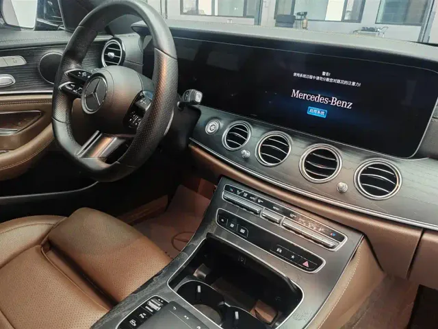 Mercedes-Benz E-Class — Фото автомобиля 8