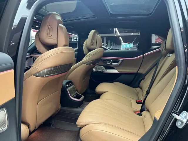 Mercedes-Benz E-Class — Фото автомобиля 11