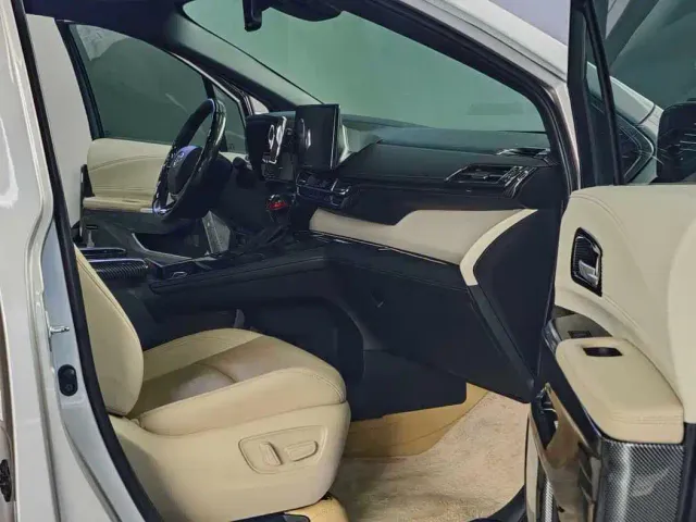 Toyota Sienna — Фото автомобиля 10