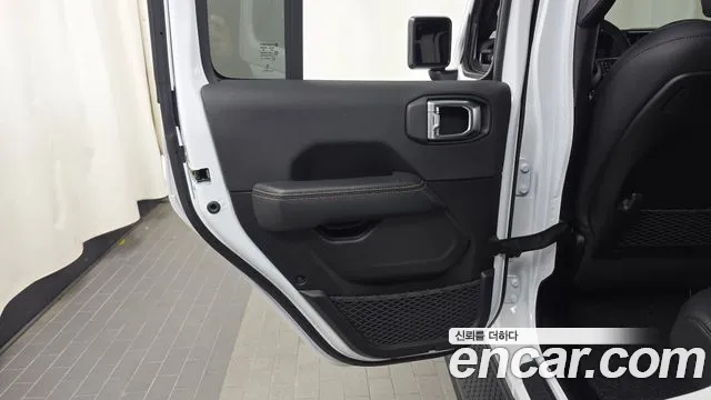 Jeep Wrangler — Фото автомобиля 14