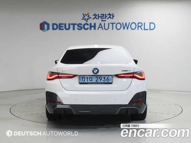 BMW i4 — Фото автомобиля 4
