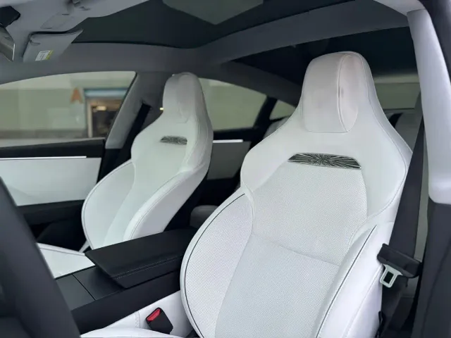 Tesla Model 3 — Фото автомобиля 7