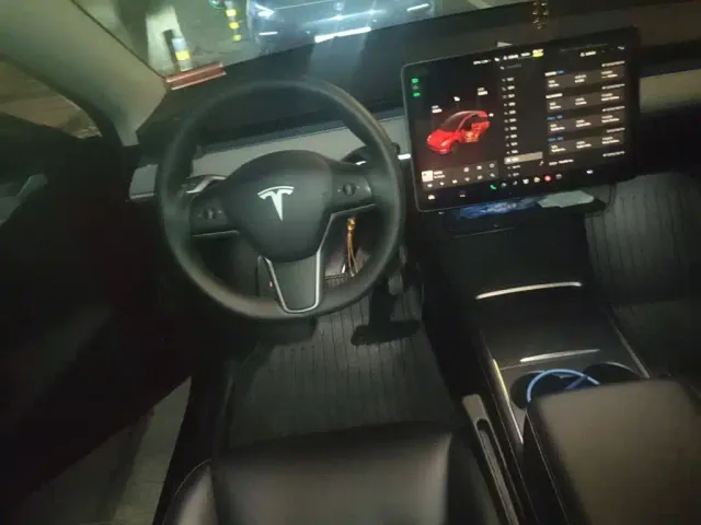 Tesla Model Y — Фото автомобиля 11