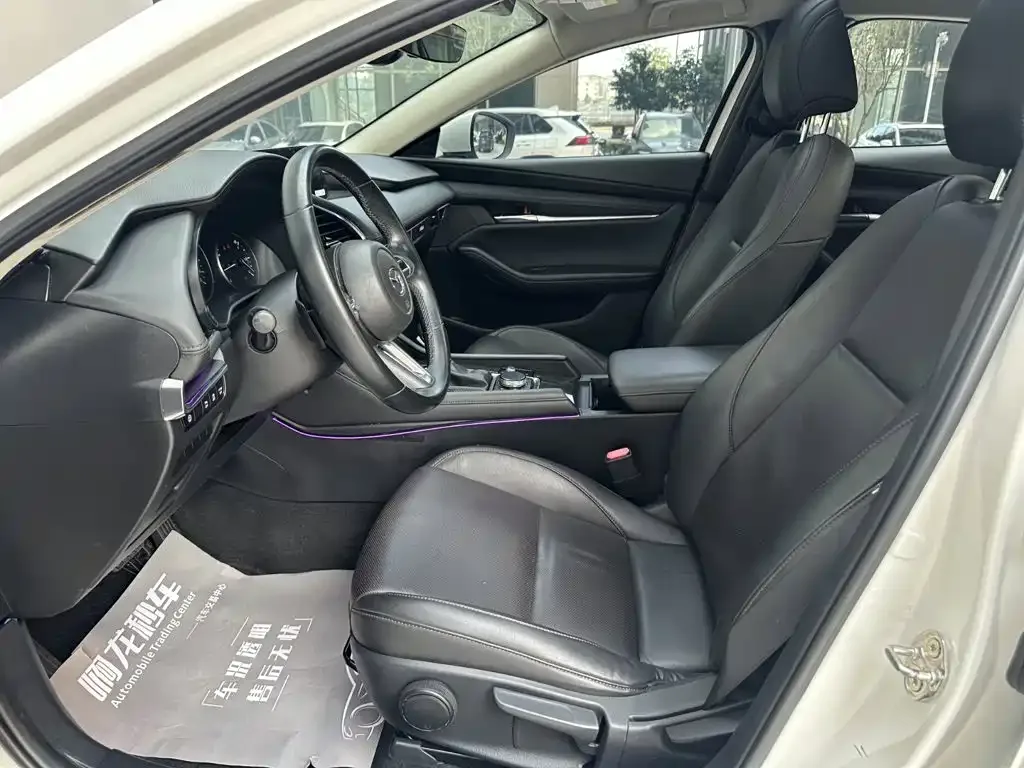 Mazda Mazda3 Axela 2021 2.0L Automatic Quality Elegance — Фото автомобиля 11