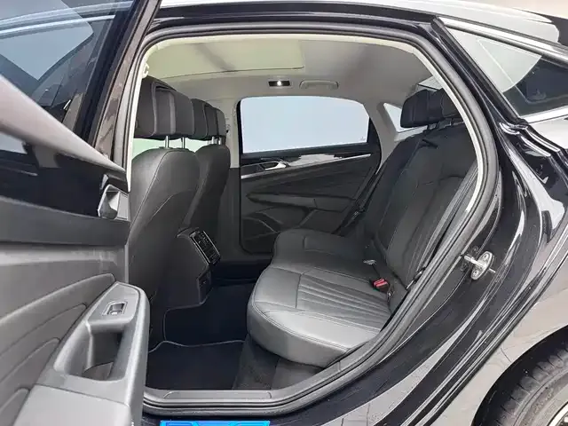 Volkswagen Passat — Фото автомобиля 7