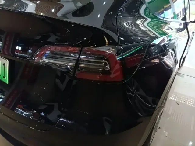 Tesla Model Y — Фото автомобиля 7
