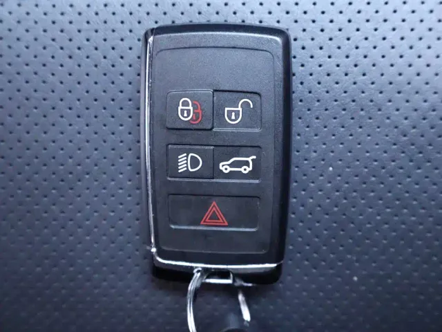 Land Rover Defender — Фото автомобиля 25