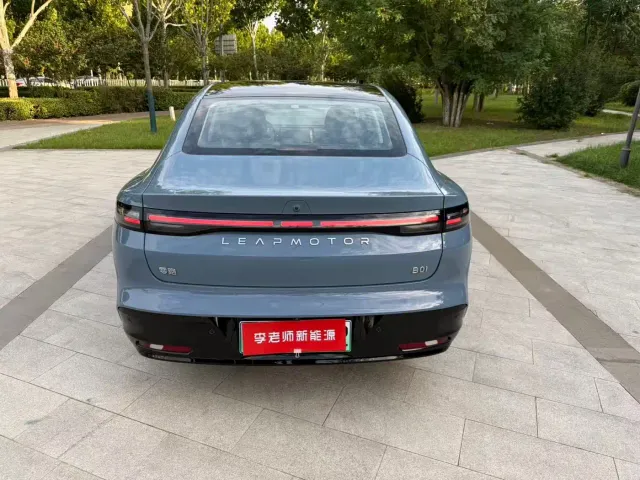 Leapmotor B01 — Фото автомобиля 8