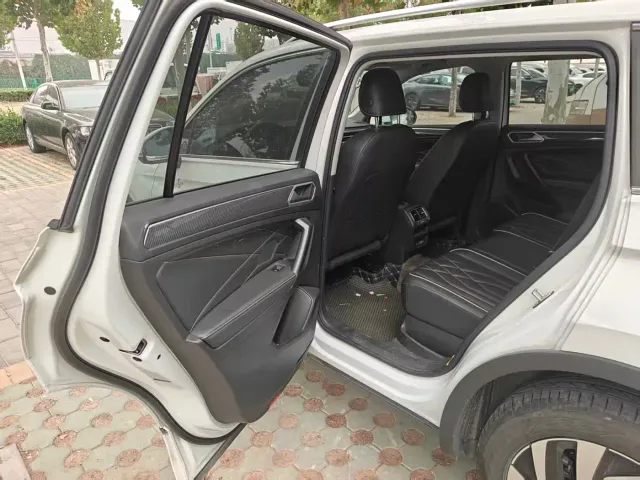 Volkswagen Tiguan L — Фото автомобиля 3