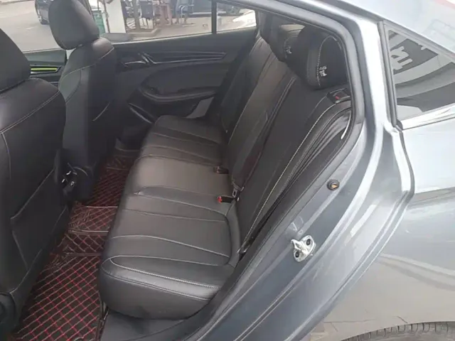 Roewe i5 — Фото автомобиля 16